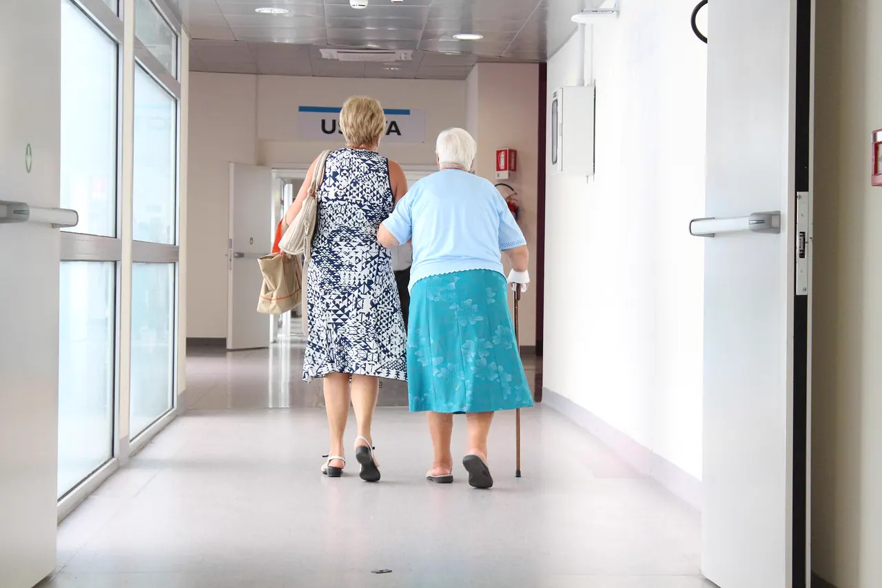 Family members walk together into a medical clinic